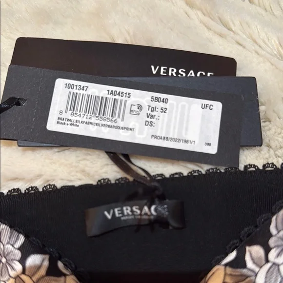 Versace Black and White Baroque Underwire Bra twill. - Picture 7 of 13